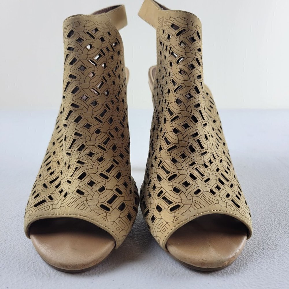 Jeffrey Campbell Ibiza Norene Sandals Laser Cut Open Toe Pumps 7.5 Womens Cream